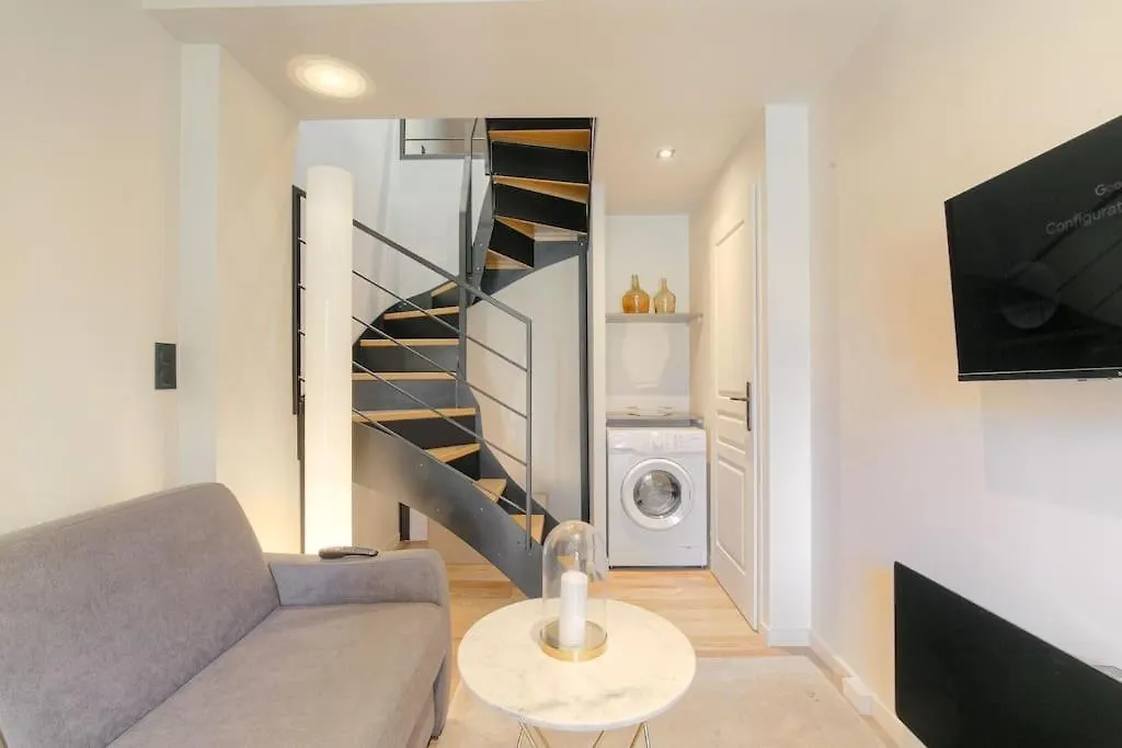 Studio Moderne Et Equipe En Duplex, Villeurbanne Apartment