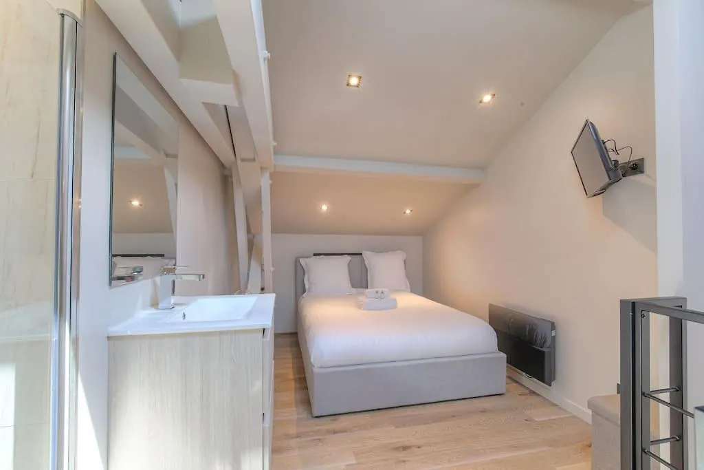 Studio Moderne Et Equipe En Duplex, Villeurbanne